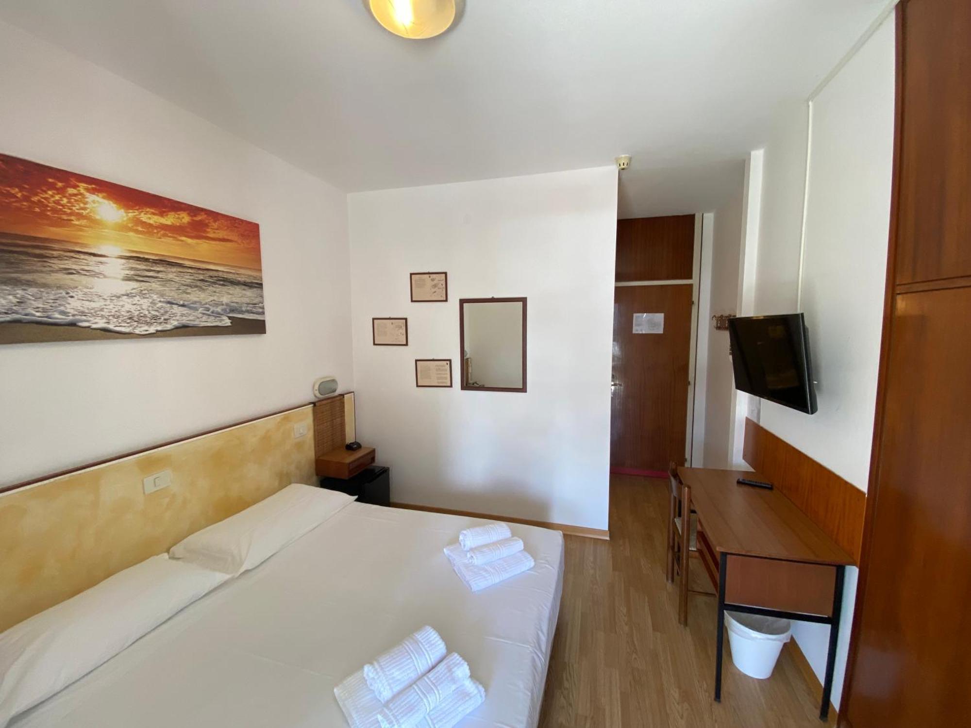 Hotel Helvetia Градо Екстер'єр фото