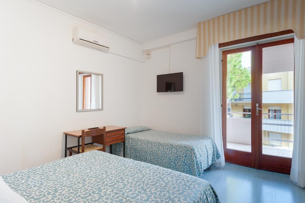 Hotel Helvetia Градо Екстер'єр фото