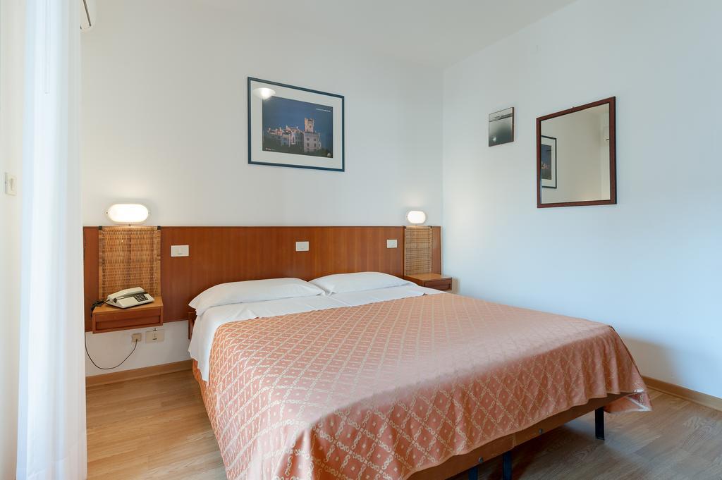 Hotel Helvetia Градо Екстер'єр фото